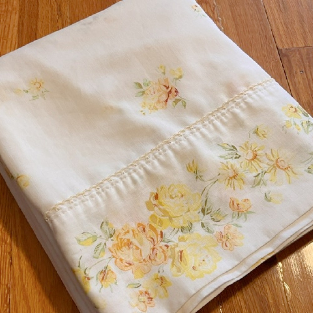 Vintage Full Size Flat‎ sheet with yellow roses and border Fashion Manor